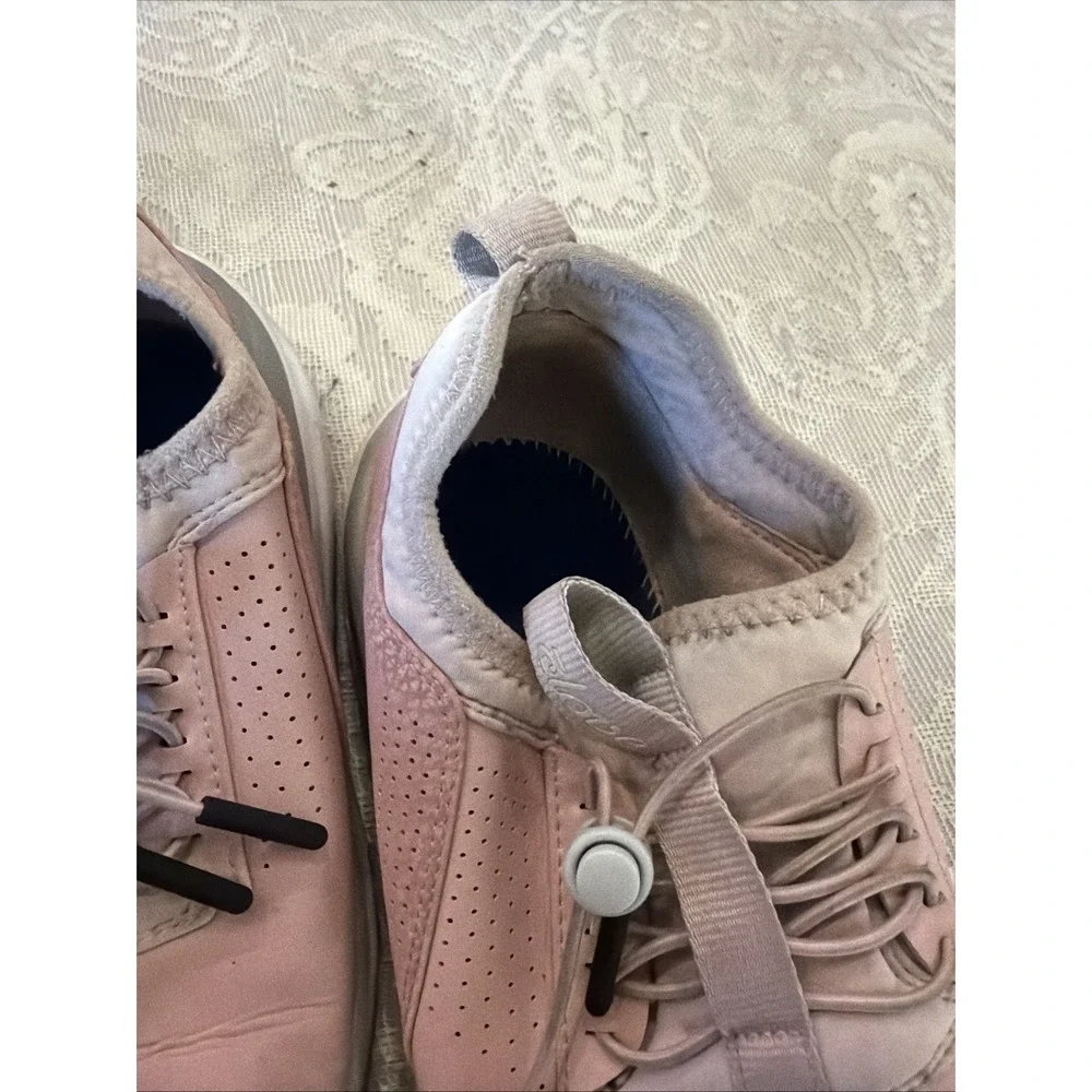 Clove Pink Nursing Sneakers Womens Size 6.5 Fluid Resistant Work Shoes Utility